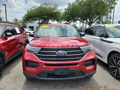 Used 2020 Ford Explorer XLT RWD image 2