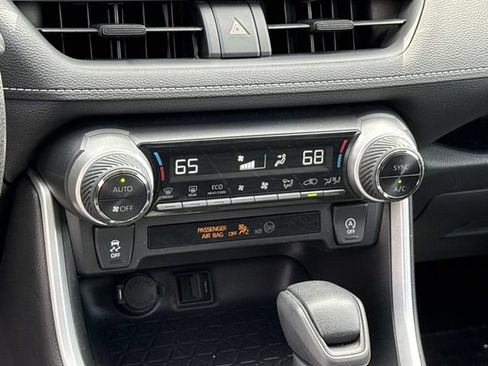 Used 2020 Toyota RAV4 XLE w/ Convenience Package AWD/4WD image 22