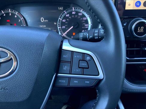 Certified 2023 Toyota Highlander XLE image 21