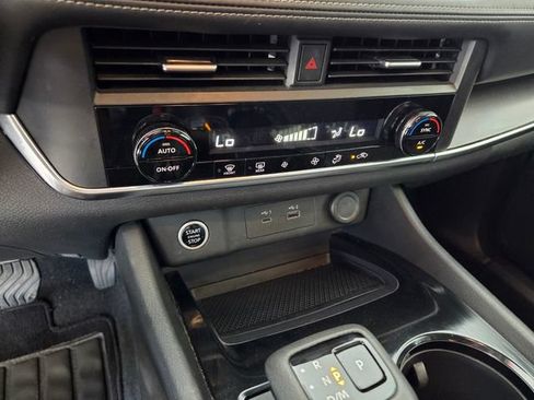 Used 2023 Nissan Rogue SV FWD image 22