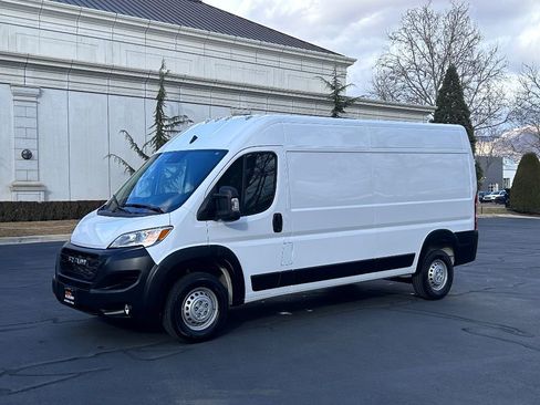 Used 2025 RAM ProMaster 2500 w/ Convenience Group image 2