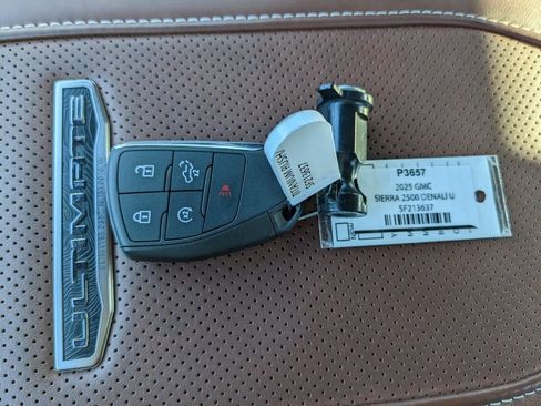 Used 2025 GMC Sierra 2500 Denali Ultimate image 42