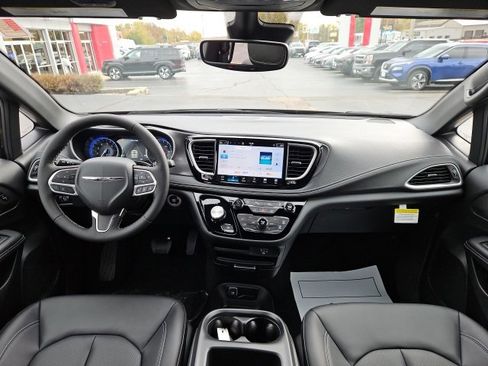 New 2026 Chrysler Pacifica Select image 24