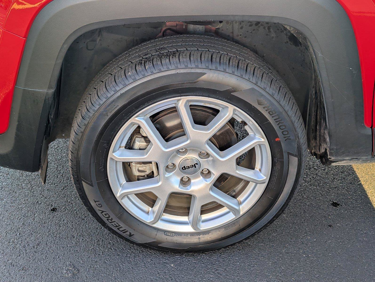 Used 2023 Jeep Renegade Latitude AWD/4WD image 11