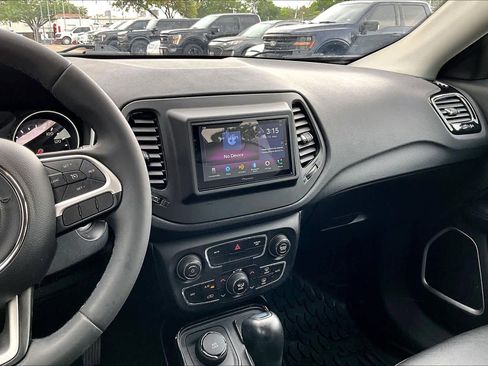 Used 2021 Jeep Compass Latitude image 7