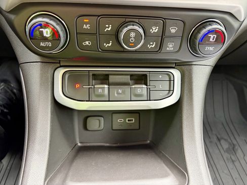Used 2023 GMC Acadia SLE w/ Driver Convenience Package FWD image 28