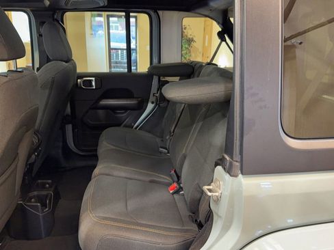 Used 2024 Jeep Wrangler Unlimited Sahara image 14