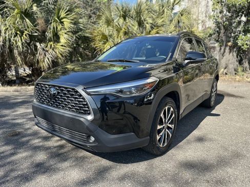 Used 2022 Toyota Corolla Cross XLE image 1