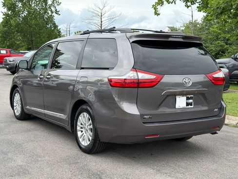 Used 2016 Toyota Sienna XLE FWD image 3
