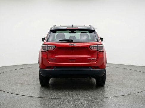 Used 2025 Jeep Compass Trailhawk image 7