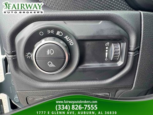 Used 2025 Jeep Gladiator Rubicon w/ Convenience Group AWD/4WD image 21