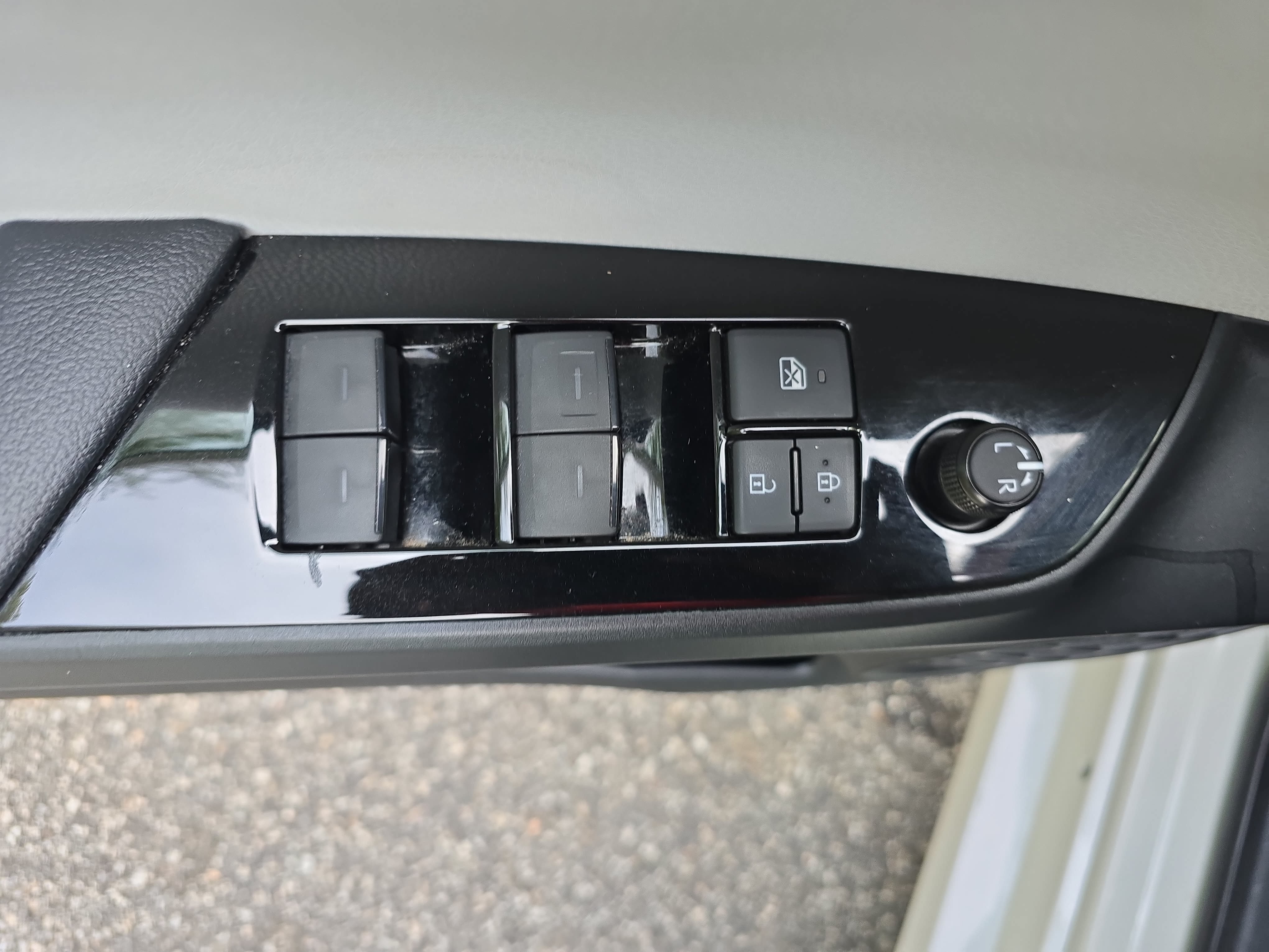 Used 2019 Toyota Prius XLE FWD image 26