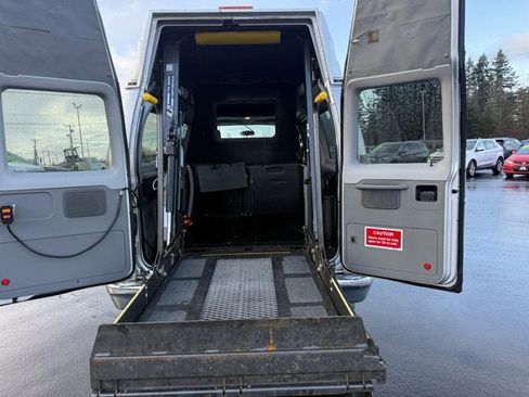 Used 2011 Ford E-350 and Econoline 350 XLT image 13