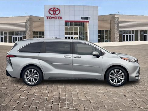 Certified 2022 Toyota Sienna Platinum image 8