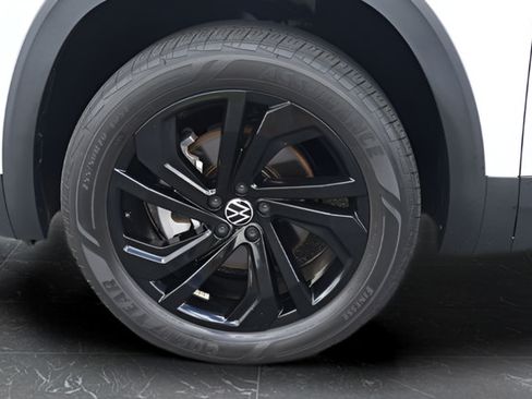 Used 2023 Volkswagen Atlas SE w/ Black Wheel Package FWD image 10