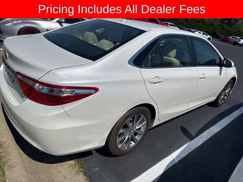 Used 2017 Toyota Camry XLE w/ Moonroof Package FWD image 4