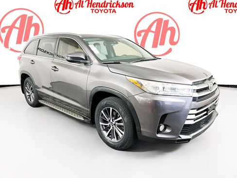 Used 2017 Toyota Highlander XLE image 1