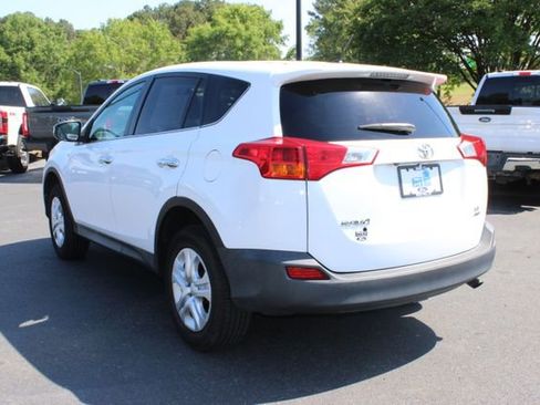 Used 2015 Toyota RAV4 LE AWD/4WD image 16
