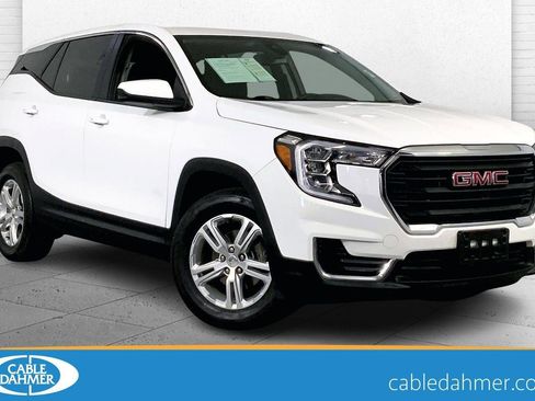 Used 2024 GMC Terrain SLE image 1