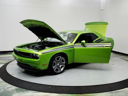 Used 2011 Dodge Challenger R/T RWD image 9