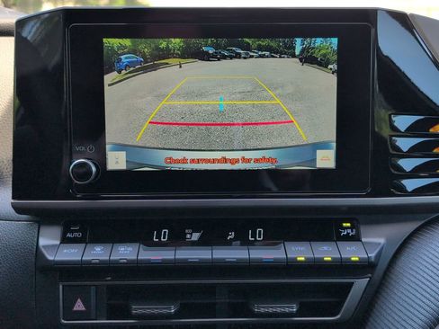 Used 2025 Toyota Camry SE w/ Convenience Package FWD image 18