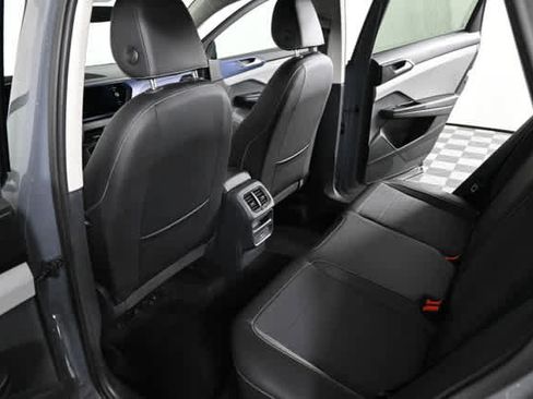 Used 2023 Volkswagen Taos SE FWD image 12