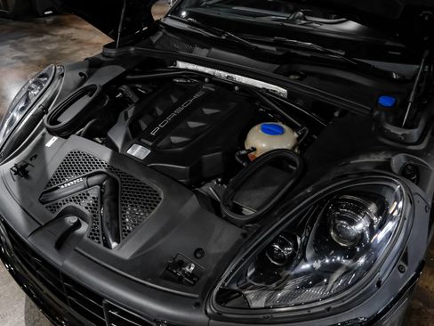 Used 2017 Porsche Macan GTS AWD/4WD image 60