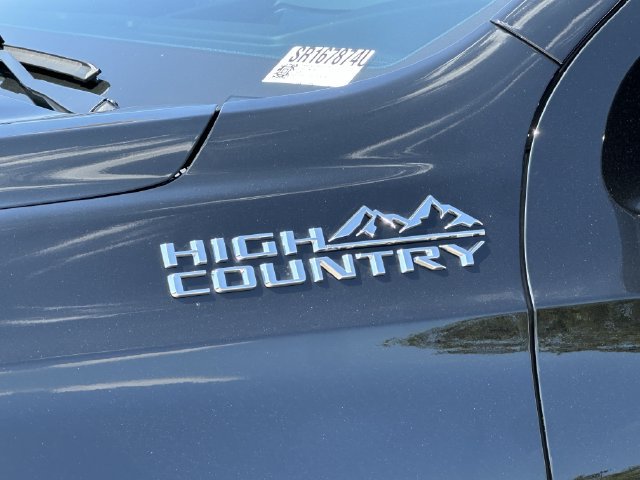 Used 2025 Chevrolet Tahoe High Country AWD/4WD image 10