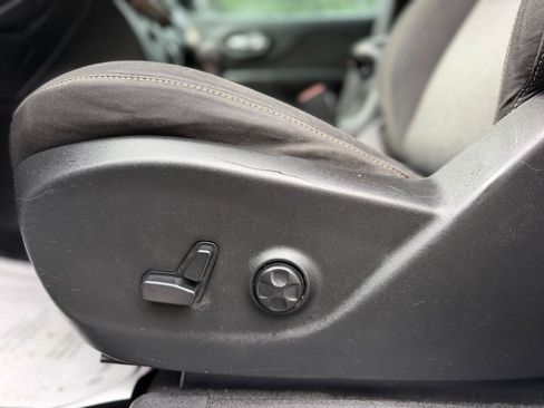 Used 2014 Jeep Cherokee Latitude w/ Comfort/Convenience Group FWD image 22