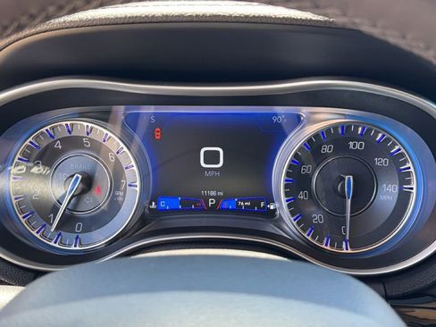 Used 2023 Chrysler 300 Touring w/ Sport Appearance Package RWD image 19