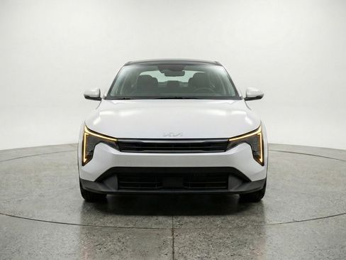 Used 2025 Kia K4 LXS image 2
