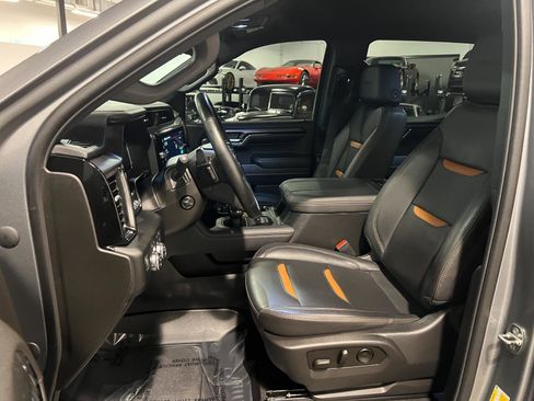 Used 2023 GMC Sierra 1500 AT4 w/ AT4 Premium Package image 9
