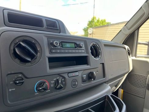 Used 2023 Ford E-450 and Econoline 450 Super Duty w/ Power Windows & Locks Group image 13