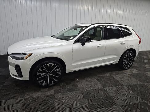 Used 2026 Volvo XC60 B5 Ultra AWD/4WD image 6