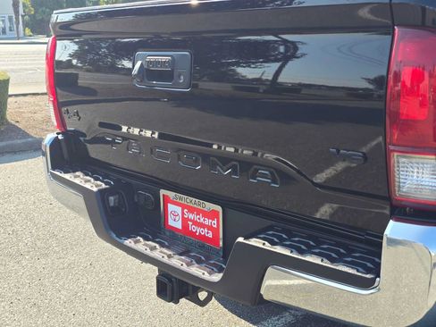 Used 2017 Toyota Tacoma TRD Off-Road w/ Tow Package (A/T) AWD/4WD image 13