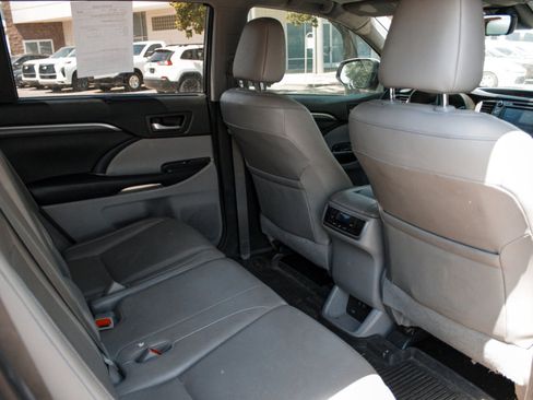 Used 2018 Toyota Highlander Limited AWD/4WD image 31