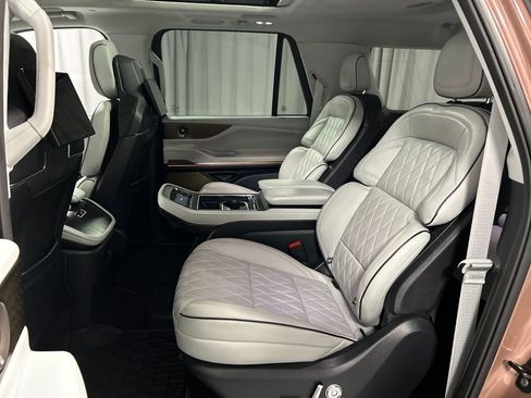 Used 2025 Lincoln Navigator L Black Label image 24