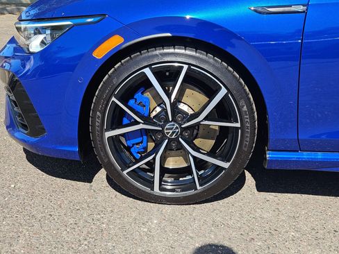 Used 2022 Volkswagen Golf R image 10