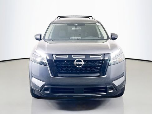 Used 2022 Nissan Pathfinder SV image 2