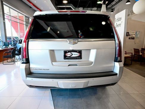 Used 2016 Cadillac Escalade Luxury AWD/4WD image 6