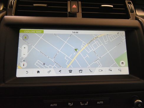 Used 2020 Land Rover Discovery Landmark AWD/4WD image 26