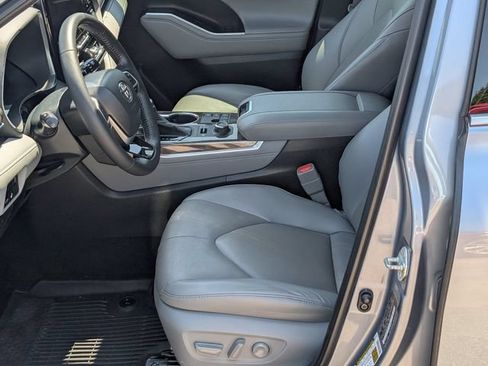Used 2023 Toyota Highlander Limited AWD/4WD image 14