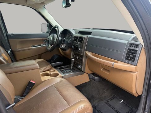 Used 2012 Jeep Liberty Limited RWD image 16