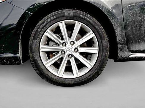 Used 2012 Toyota Camry XLE image 5