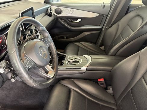 Used 2019 Mercedes-Benz GLC 300 image 4