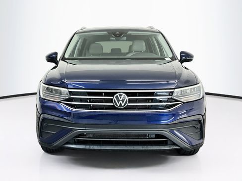 Used 2024 Volkswagen Tiguan SE AWD/4WD image 2