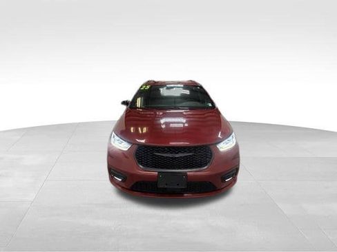 Certified 2025 Chrysler Pacifica Limited FWD image 5