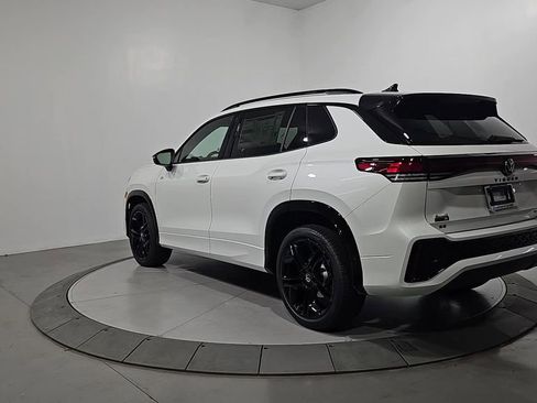 New 2026 Volkswagen Tiguan SE R-Line image 3