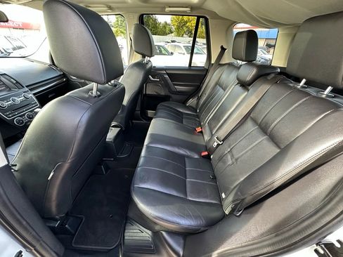 Used 2015 Land Rover LR2 HSE image 14