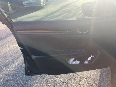 Used 2017 Honda Civic EX-L image 10